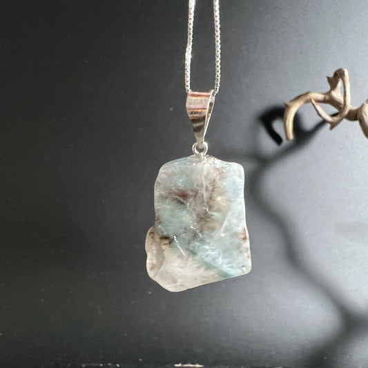 Gilalit Anhänger Medusa Quarz 35x19mm mit Silberöse | Happy Minerals