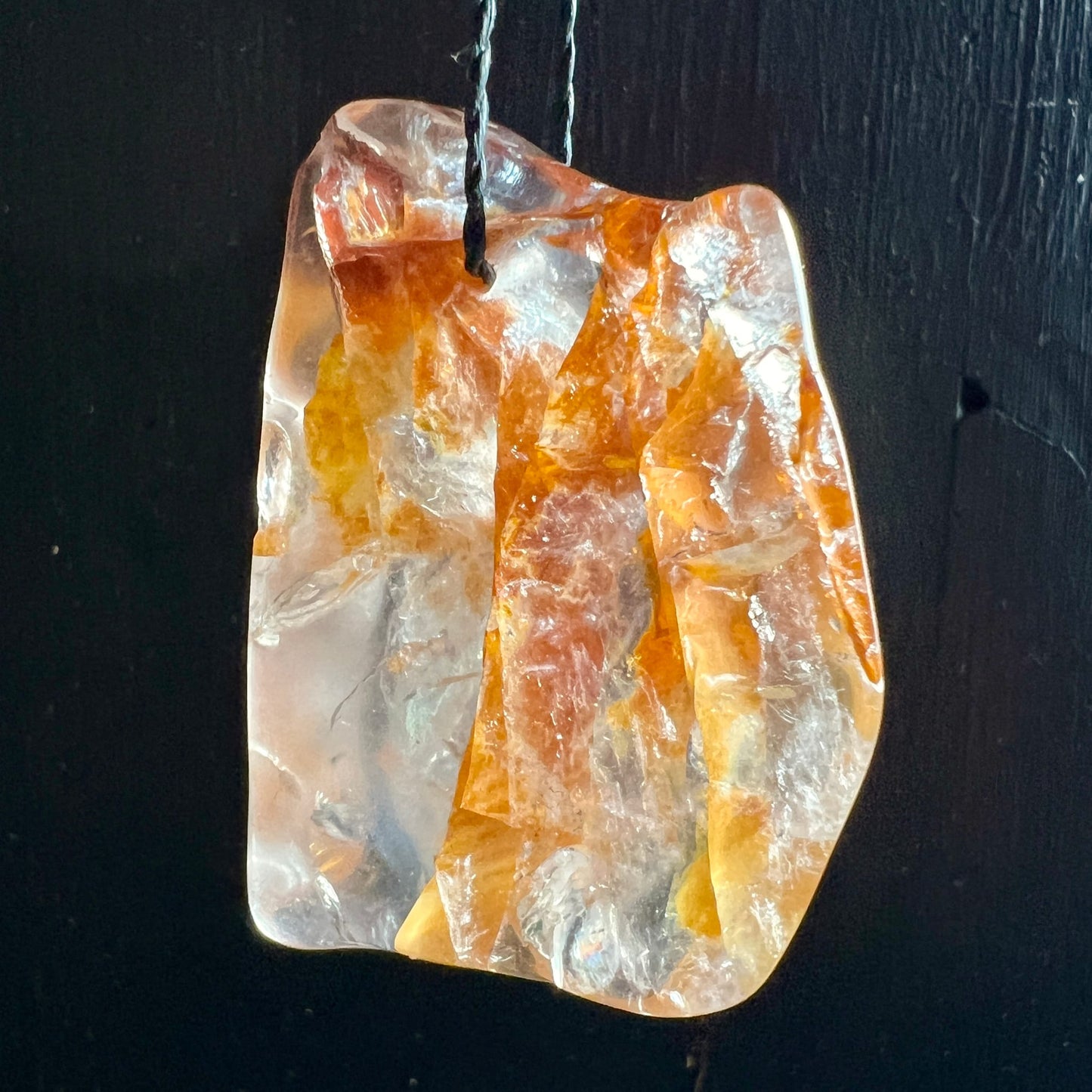 Golden Healer Quarz | Nahaufnahme | honigfarbene Streifen | kristallklar | Happy Minerals