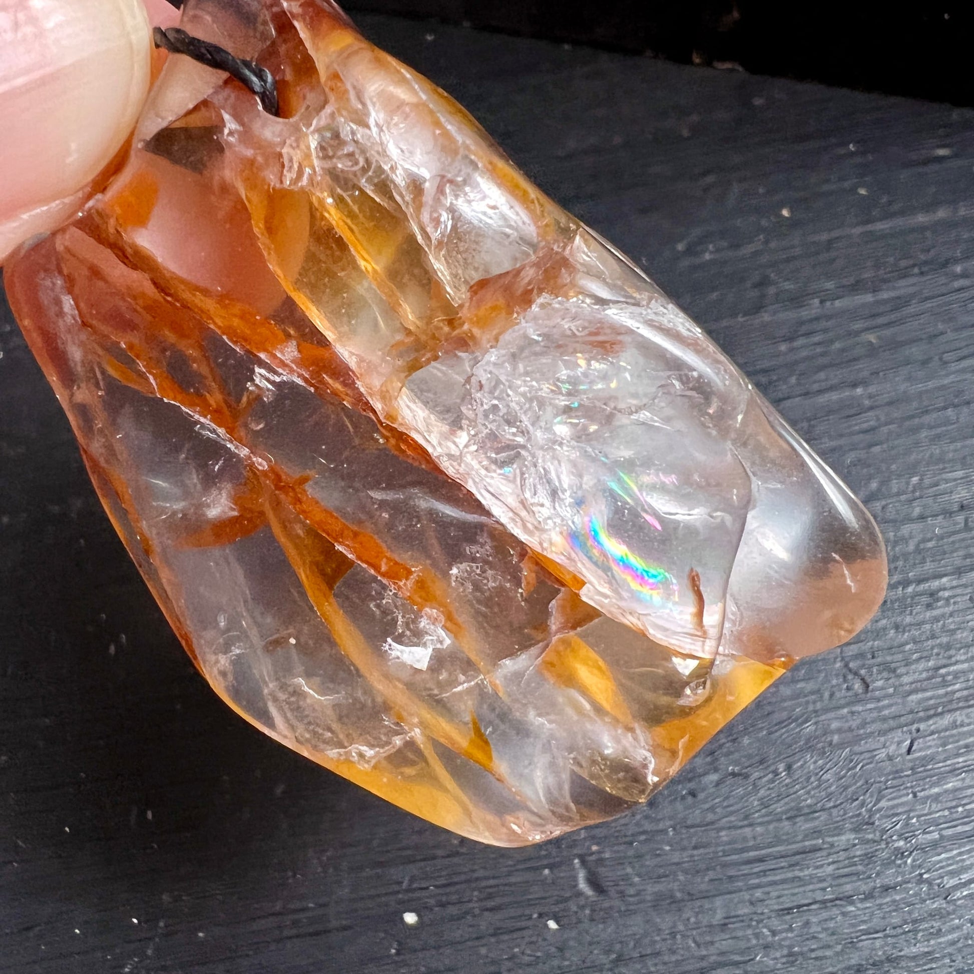 Limonit Quarz Detail | Regenbogen-Lichtspiel | goldene Streifen | Happy Minerals Kristallschmuck