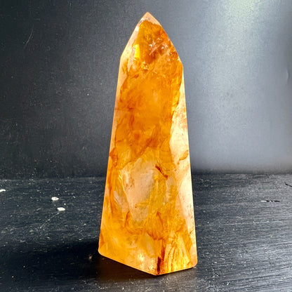 Golden Healer Turm | klare Bernsteinfarben | facettierte Kanten | Limonit Quarz aus Brasilien | Happy Minerals