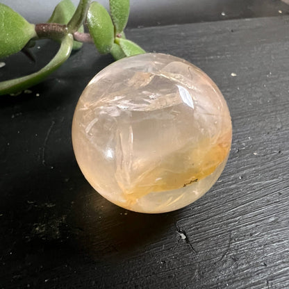 Golden Healer Kugel | zartes Pfirsichgold | transparente Zonen | Limonit Quarz | Brasilien | Happy Minerals