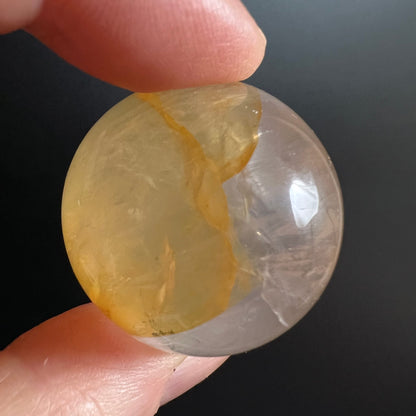 Golden Healer Kugel | zweifarbig | sattes Goldgelb trifft klares Weiß | Limonit Quarz | Brasilien | Happy Minerals