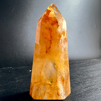 Golden Healer Turm | goldene Limonit-Einschlüsse | polierte Spitze | Brasilien Unikat | Happy Minerals
