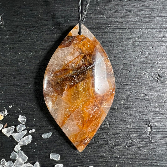 Golden Healer Quarz Anhänger, marquise-Form, goldgelb-orangebraune Schlieren in klarem Quarz, poliert | Happy Minerals