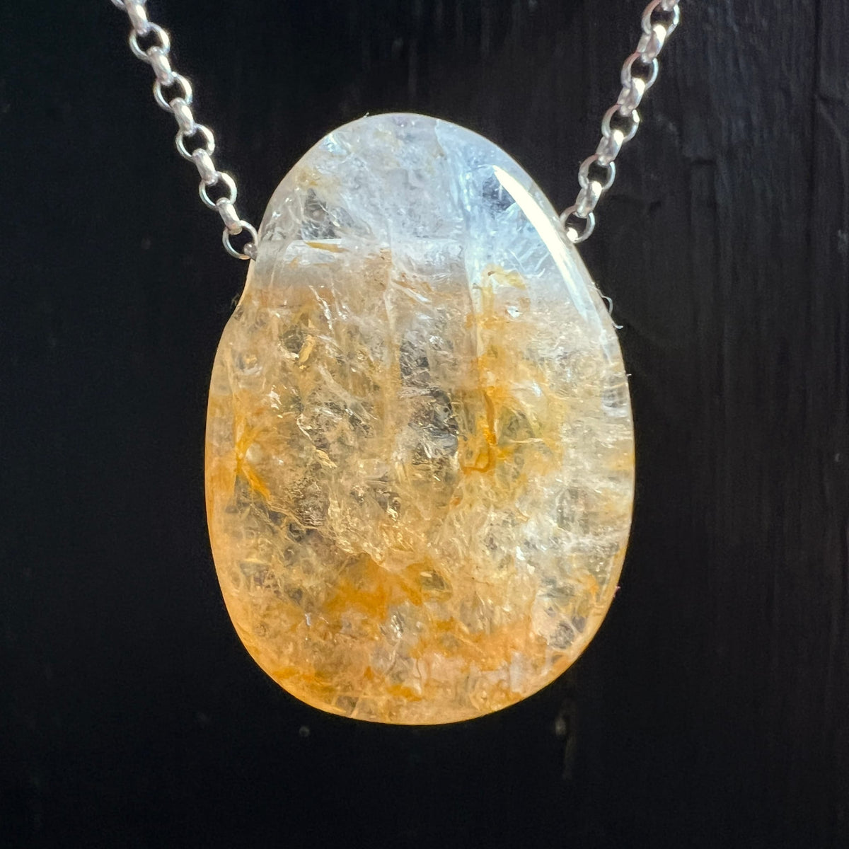 Golden Healer Quarz Tropfen, klar bis goldgelbe Zonen, faserige Einschluesse, Silberkette | Happy Minerals
