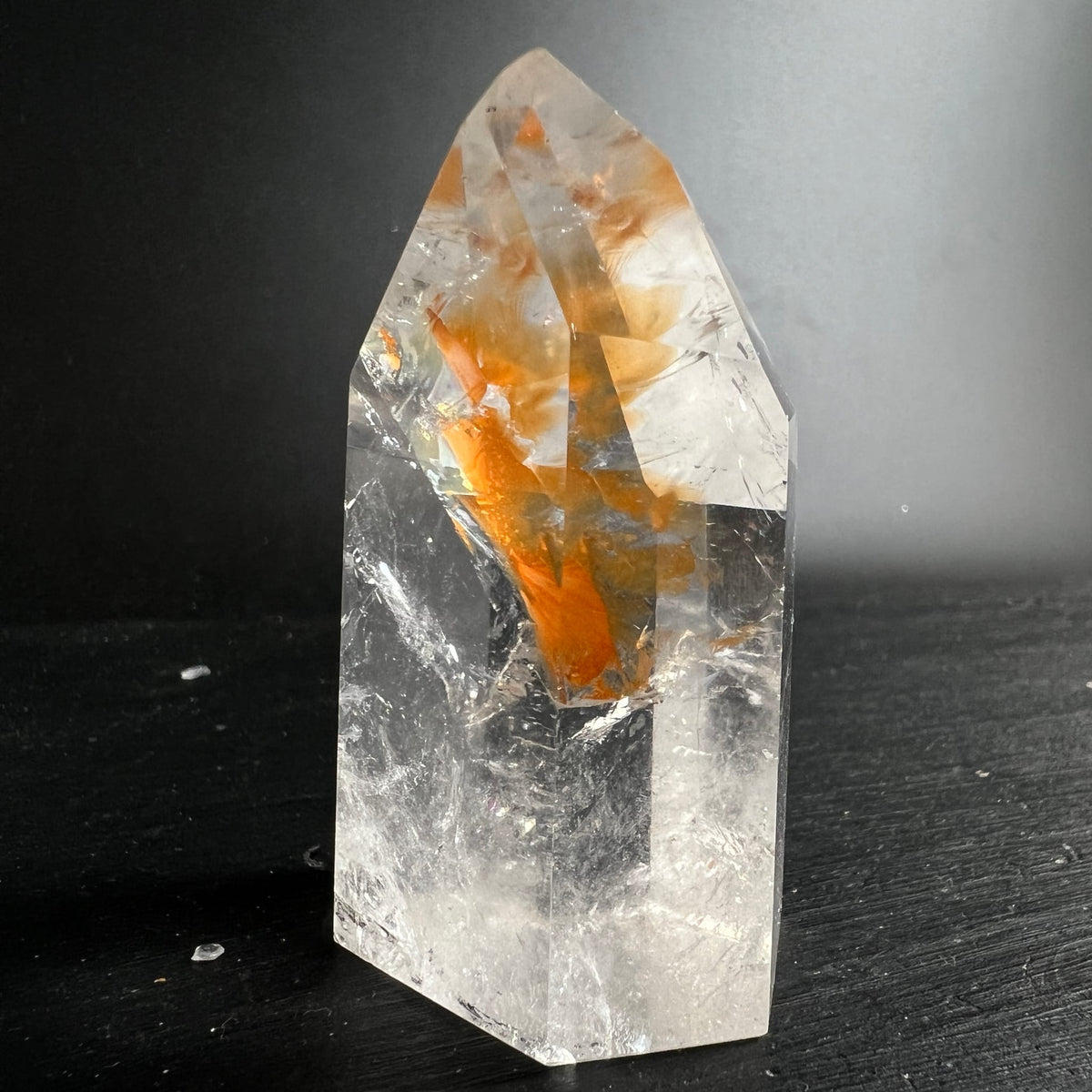 Golden Healer Spitze Nahaufnahme | leuchtend orangene Einschlüsse | Brasilien | Happy Minerals