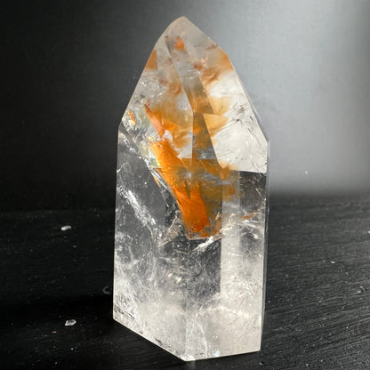 Golden Healer Spitze Nahaufnahme | leuchtend orangene Einschlüsse | Brasilien | Happy Minerals