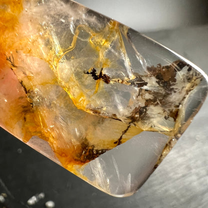 Goldener Heiler Detailansicht | untere Hälfte | verzweigte Dendriten | goldene Schlieren | Brasilien | Happy Minerals