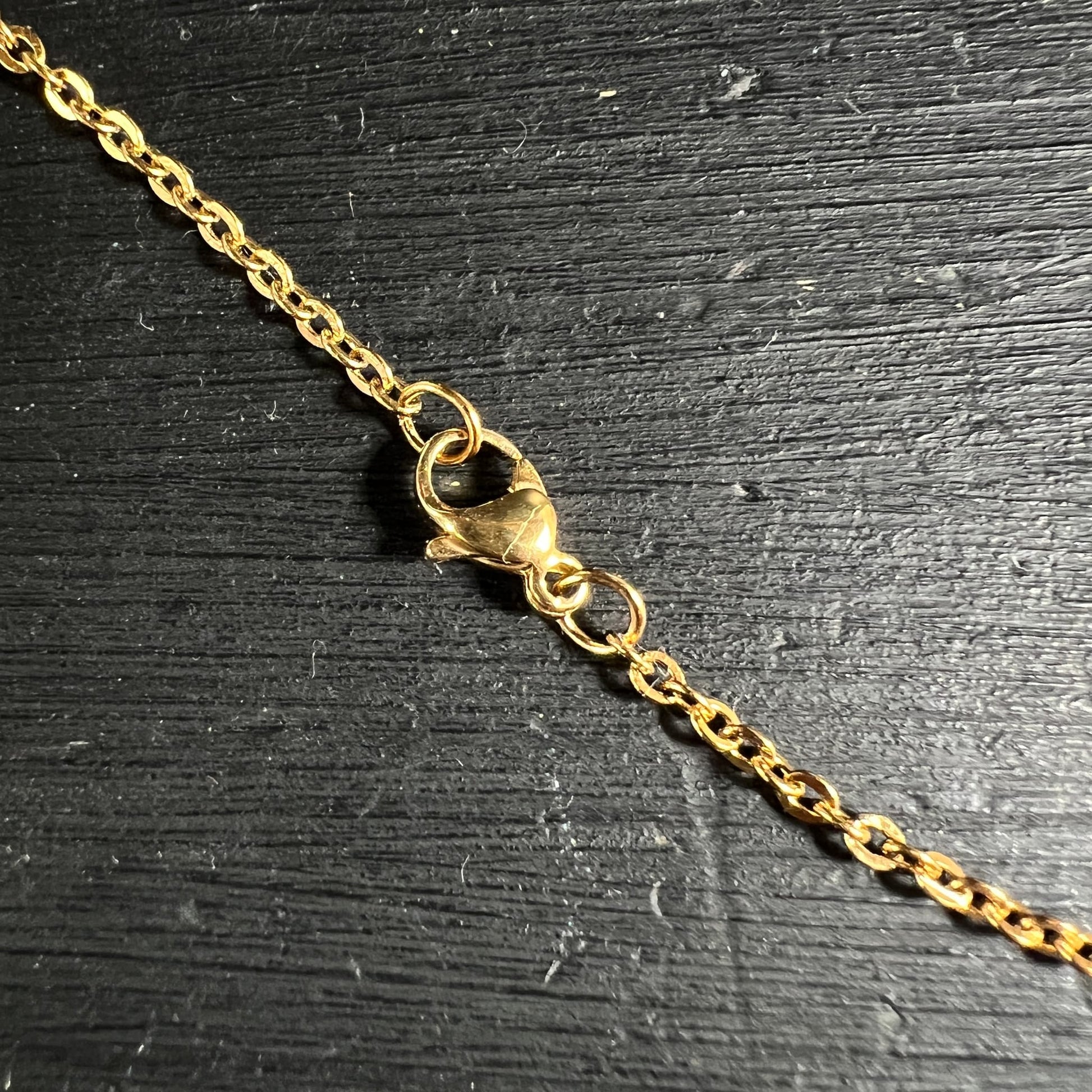 Goldene Kette Verschluss Detail | Karabinerhaken | Happy Minerals Kettendetail