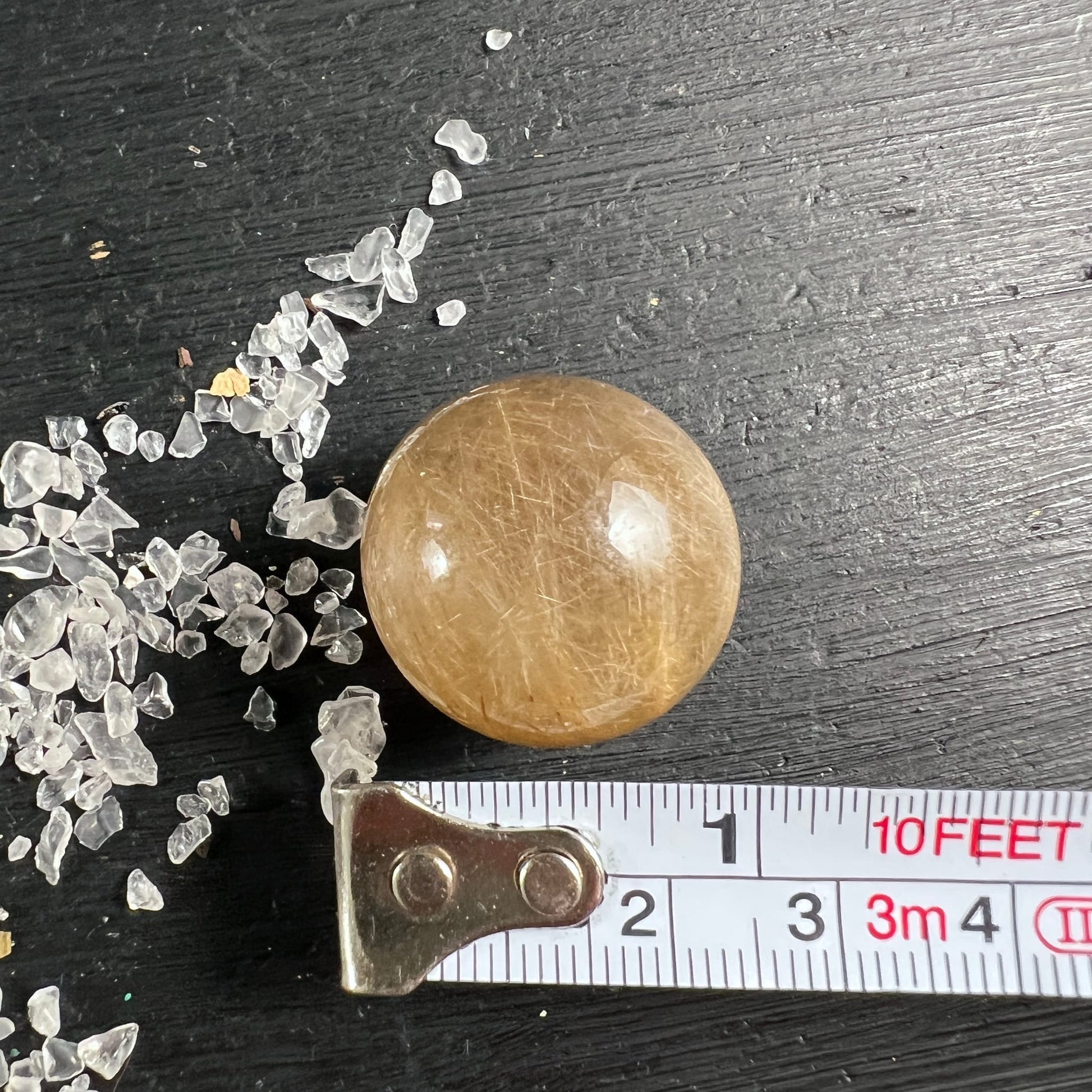 Goldrutilquarz Kugel | Größenvergleich Maßband | ca. 3 cm | Kristallsplitter | Happy Minerals