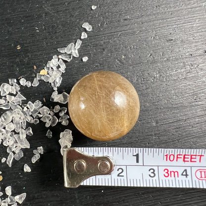 Goldrutilquarz Kugel | Größenvergleich Maßband | ca. 3 cm | Kristallsplitter | Happy Minerals