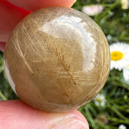Goldrutilquarz Kugel | warm bernsteinfarben | fächerartige Rutilbündel | Natur | Happy Minerals