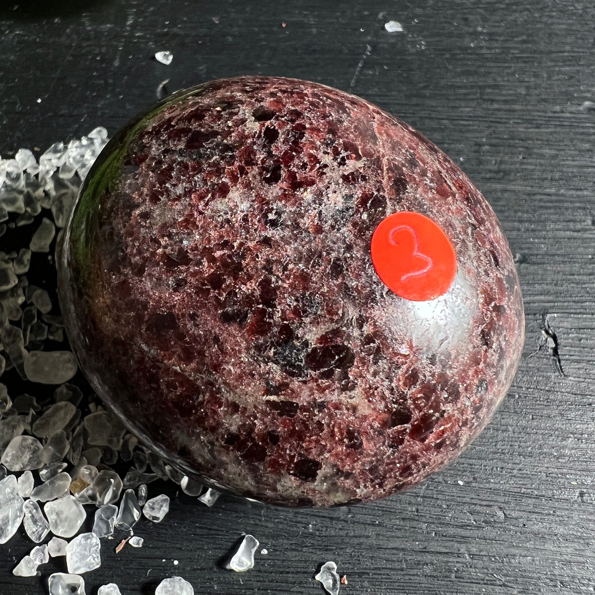 Granat Almandin | runder Heilstein | bordeauxrote Farbnuancen | natürliche Struktur | Happy Minerals