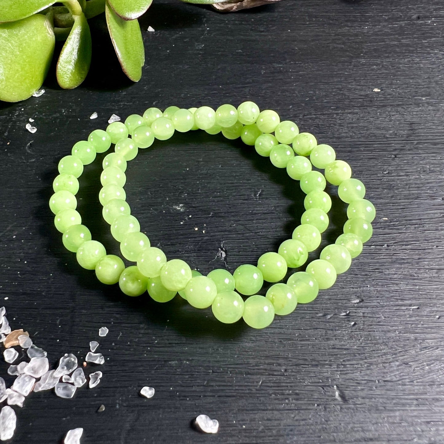 Grüner Calcit | Armbänder aus Mexiko | runde Perlen | strahlend grüne Farbnuancen | Happy Minerals