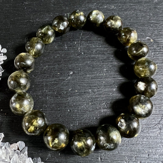 Grüner Lepidolith Armband Mali | dunkelgrün-goldene Kugeln | Nahaufnahme rund | schimmernd | Happy Minerals