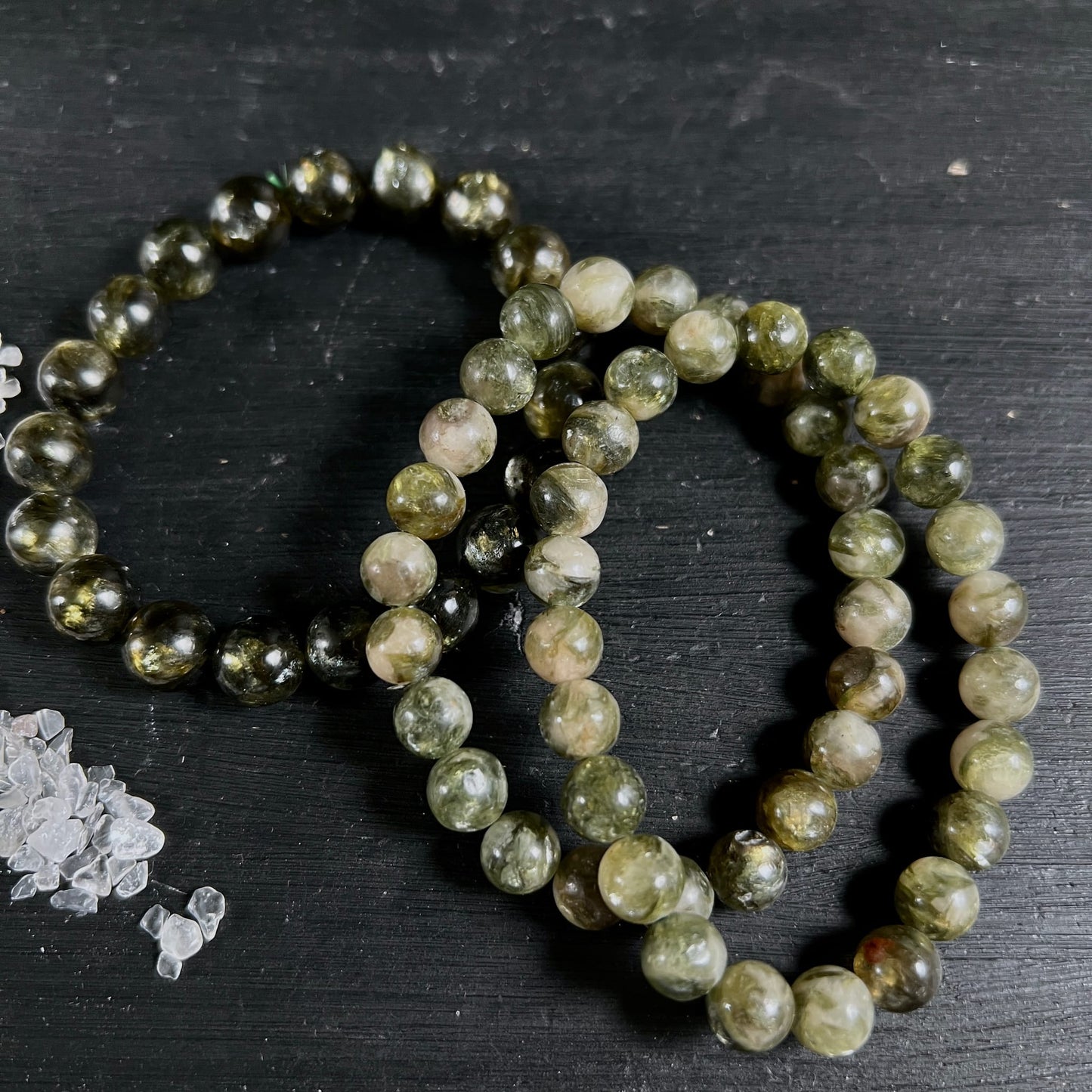 Drei Grüner Lepidolith Armbänder Mali | moosige Grüntöne | Kugelform | Kristallsplitter | Happy Minerals