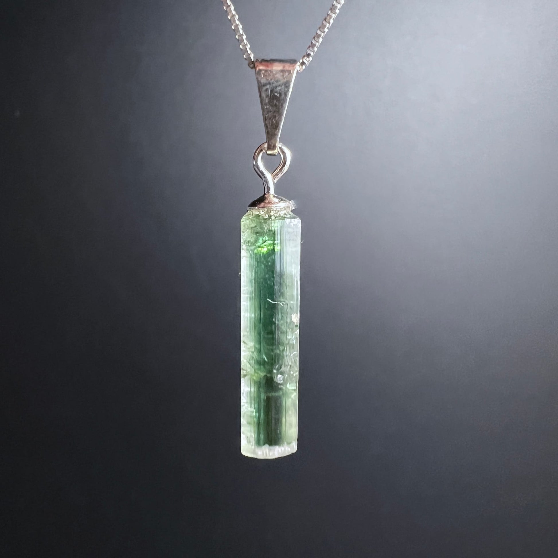 Grüner | Turmalin | Anhänger | Rohstein | Silberöse | 925 | Kette | Happy Minerals