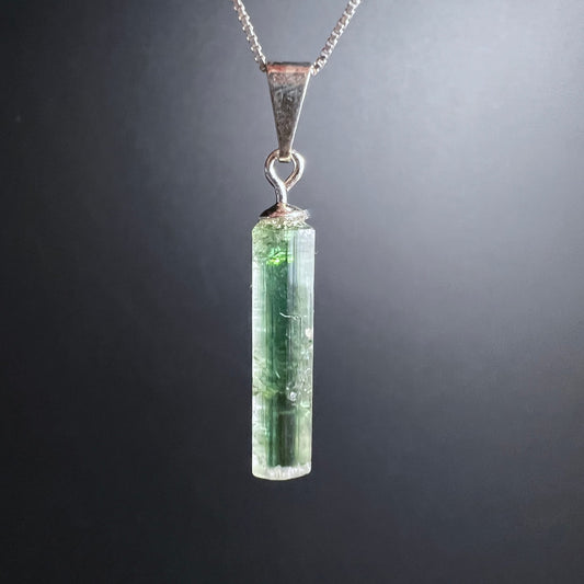 Grüner | Turmalin | Anhänger | Rohstein | Silberöse | 925 | Kette | Happy Minerals