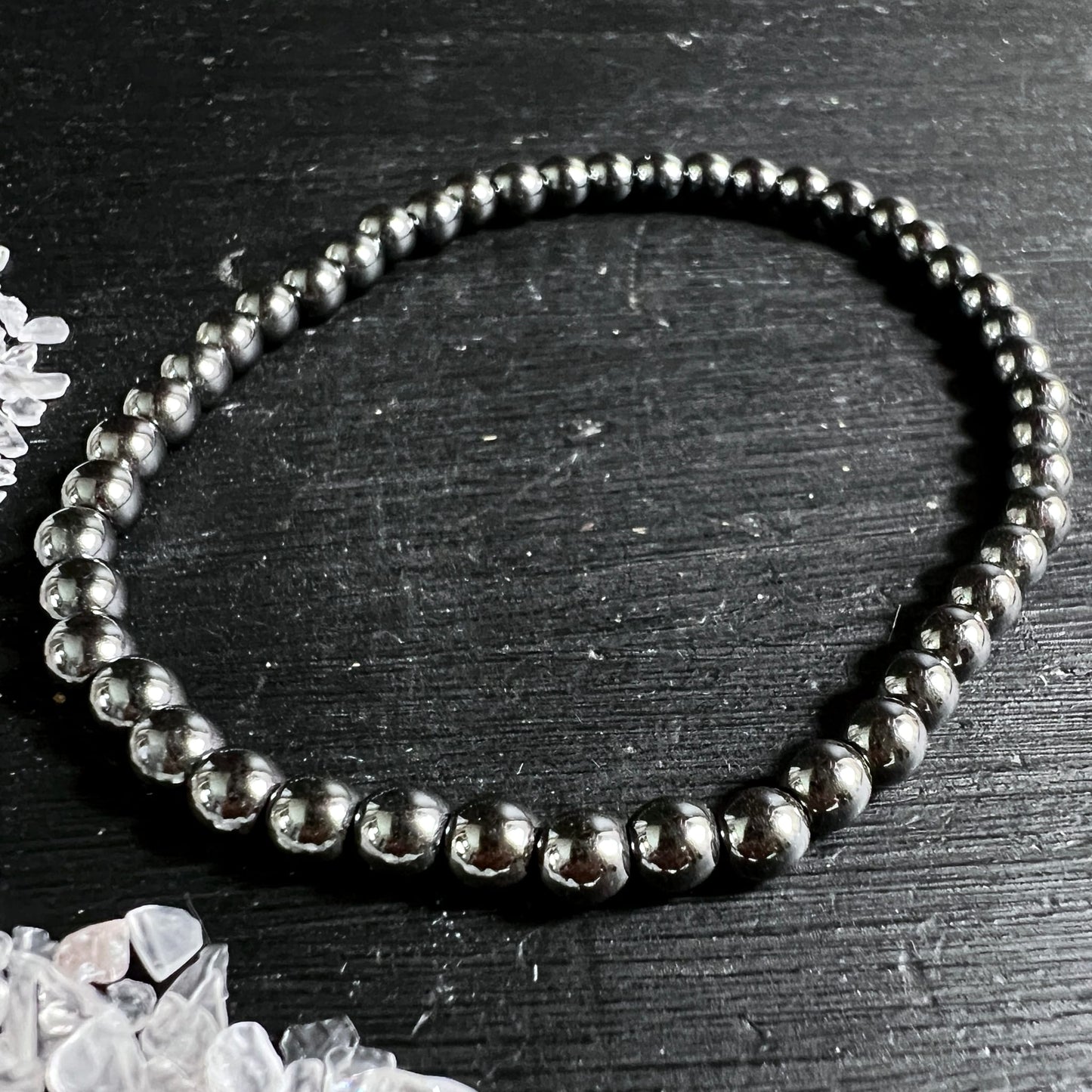 Hämatit Armband Brasilien | silbrig schimmernde Kugeln | kreisförmig drapiert | edles Unikat | Happy Minerals