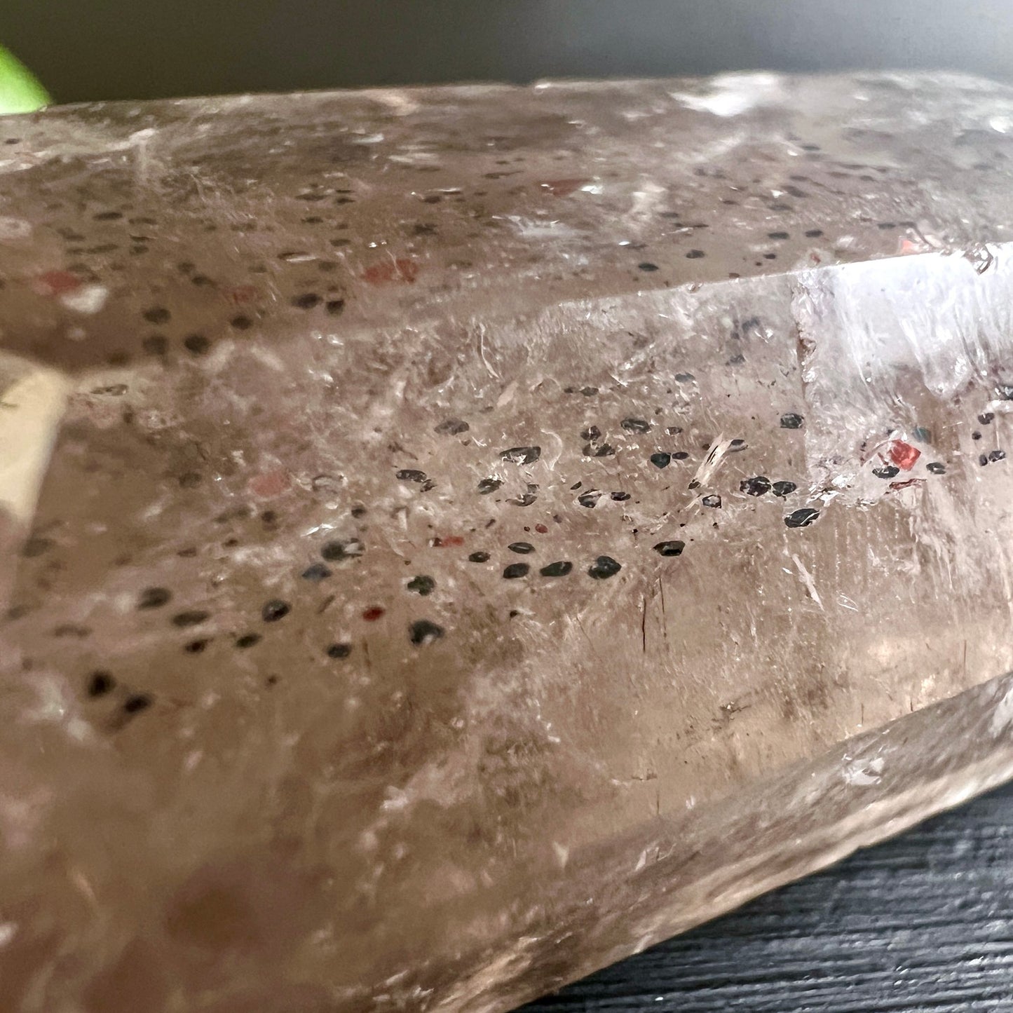 Haematitquarz | intensive Farbspiele | leuchtende Akzente | mineralische Vielfalt | exotische Schoenheit | Happy Minerals