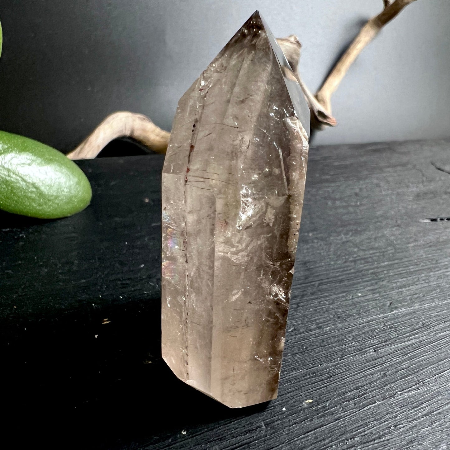 Haematitquarz | warme Lichtreflexe | sanfte Kurven | harmonische Proportionen | Edelstein Raritat | Happy Minerals