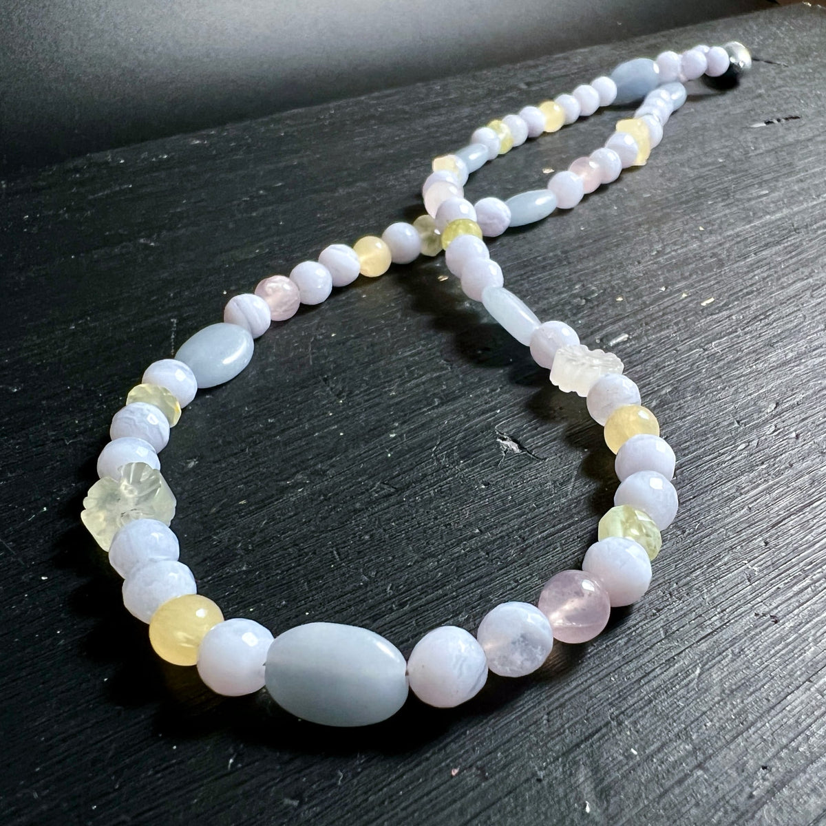 Pastell | Halskette | Chalcedon | Peridot | Rosenquarz | zarte Farbnuancen | Unikat | Happy Minerals