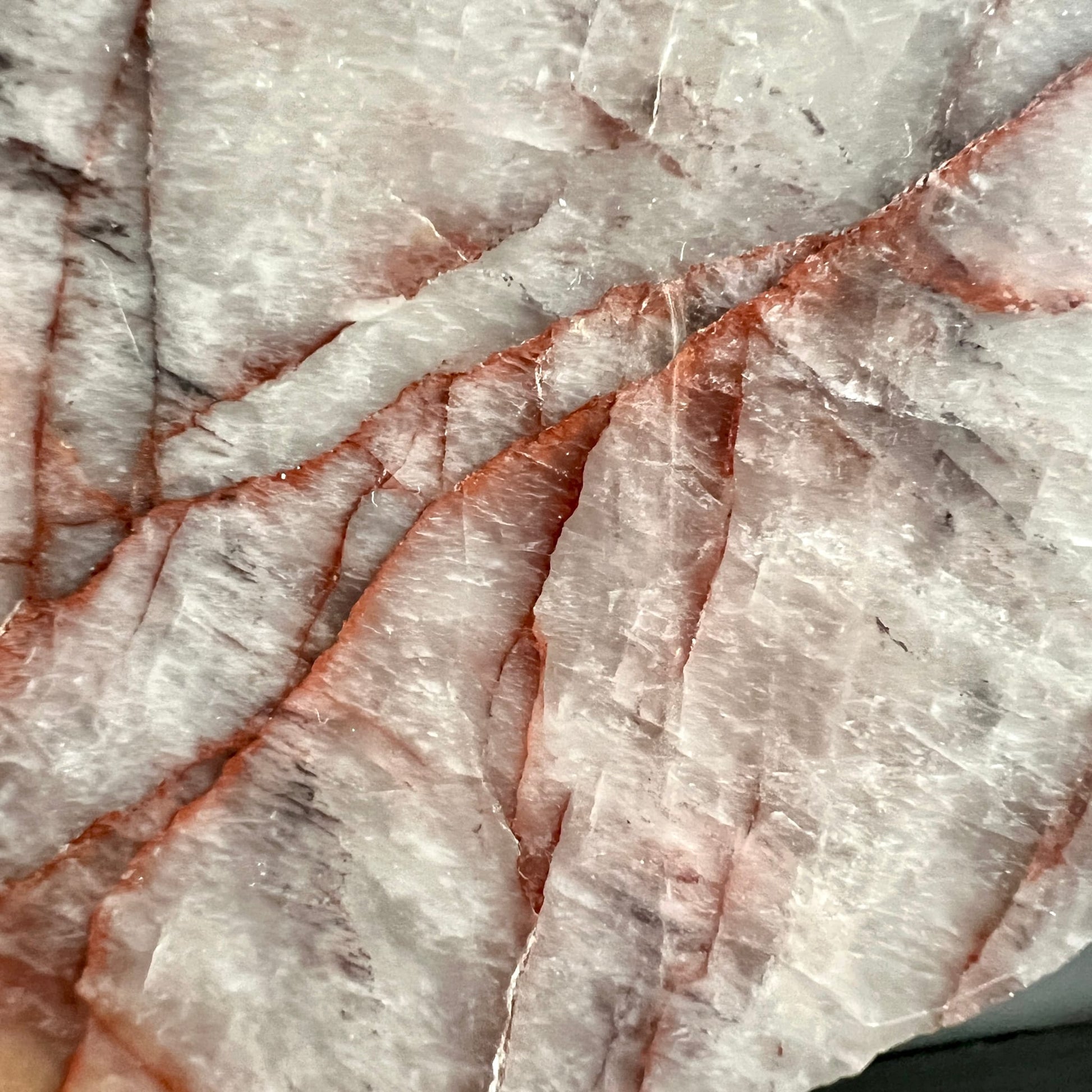 Feuerquarz | Nahaufnahme | rote | Adern | Struktur | Hematoid | Quarz | Madagaskar | Detail | Happy | Minerals