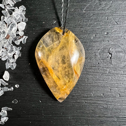 Golden Healer Quarz Anhänger tropfenförmig goldgelb transparent 40mm | Happy Minerals