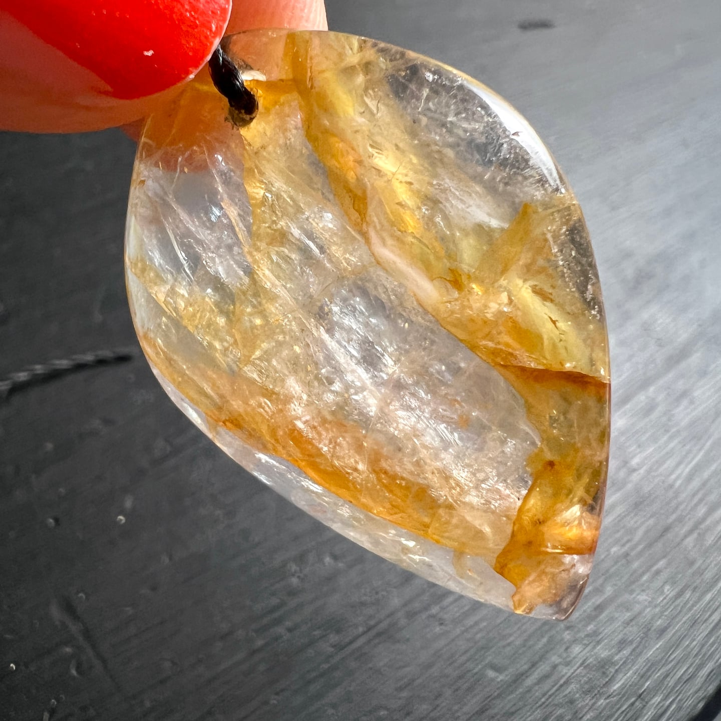 Golden Healer Quarz Anhänger tropfenförmig goldgelb transparent 40mm | Happy Minerals