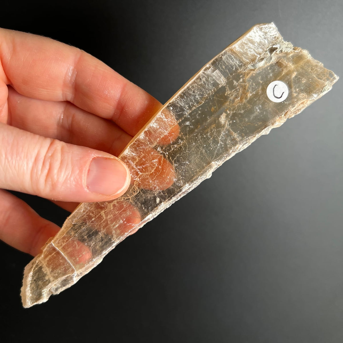 Selenit Kristall transparent mit orangen Einschlüssen - handgehaltener Rohstein | Happy Minerals