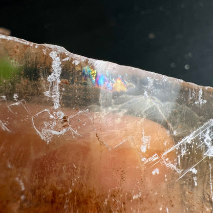 Klarer Selenit Kristall mit Regenbogen-Lichteffekten und natürlichen Einschlüssen | Happy Minerals