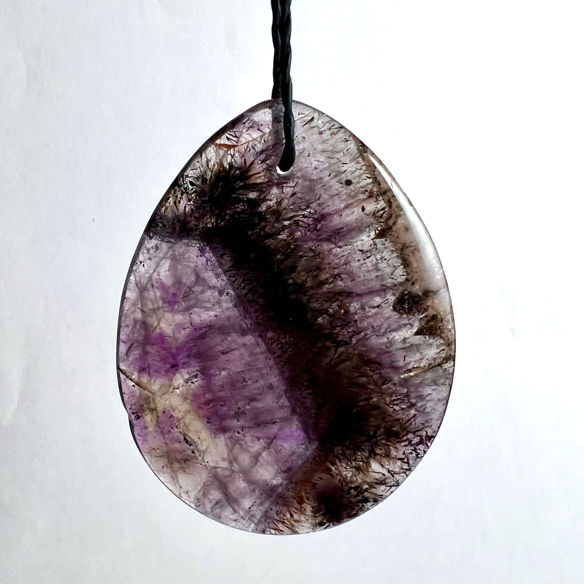 Super Seven Anhänger tropfenförmig, violett-braun mit Rutil-Einschlüssen, 42x33mm | Happy Minerals