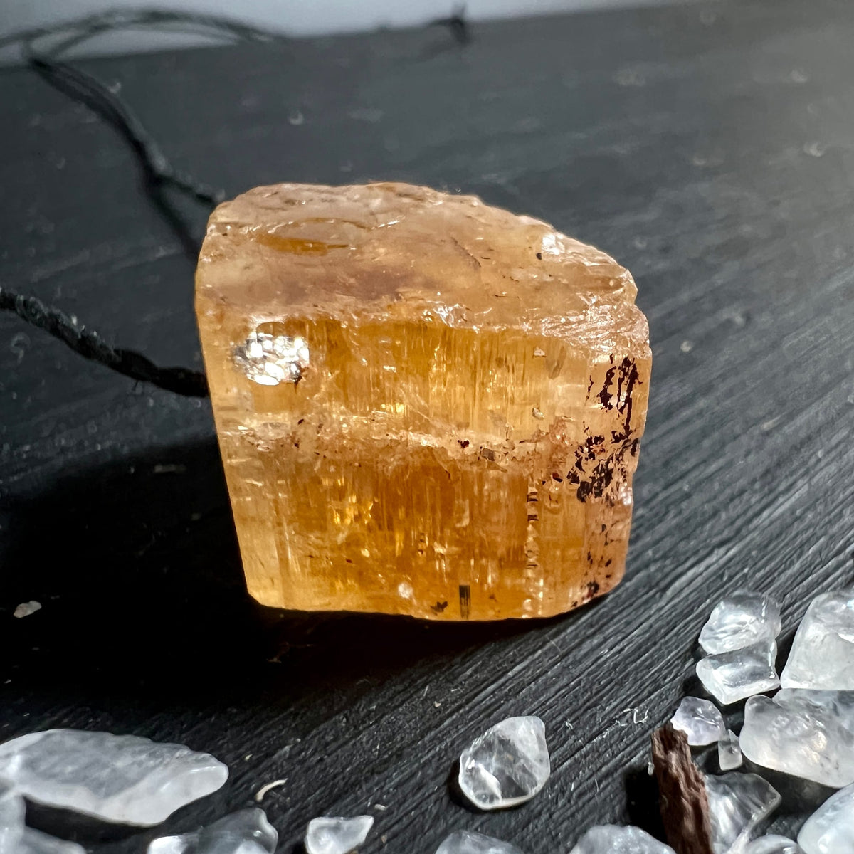 Imperial Topas | würfelförmig | bernstein-golden | Wachstumslinien | Happy Minerals Unikat