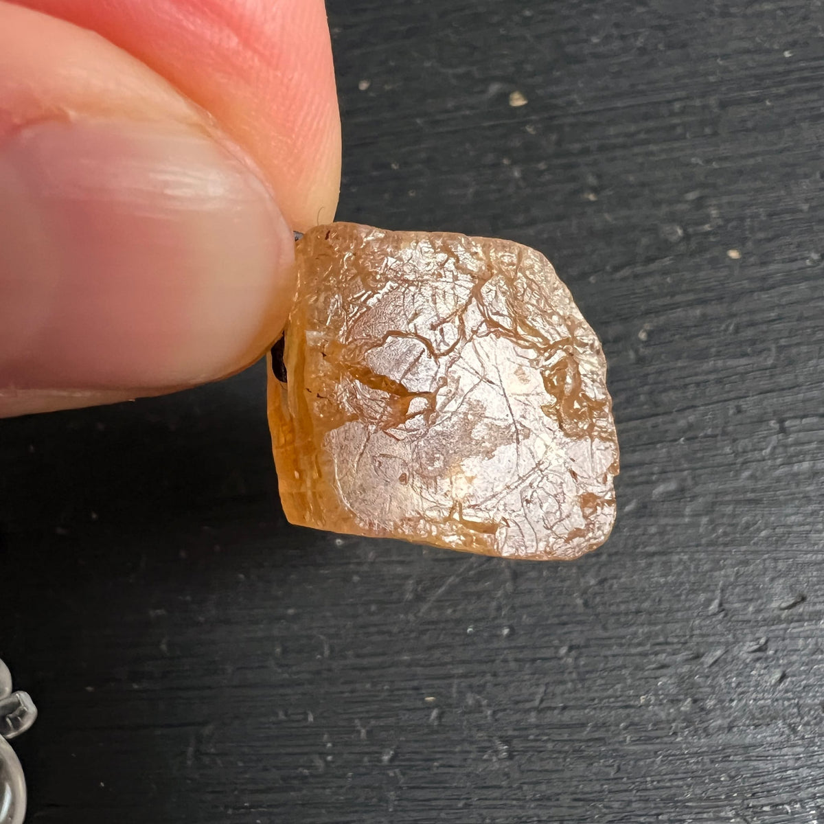 Imperial Topas Nahaufnahme | feines Netzmuster | warmes Bernstein-Orange | Happy Minerals