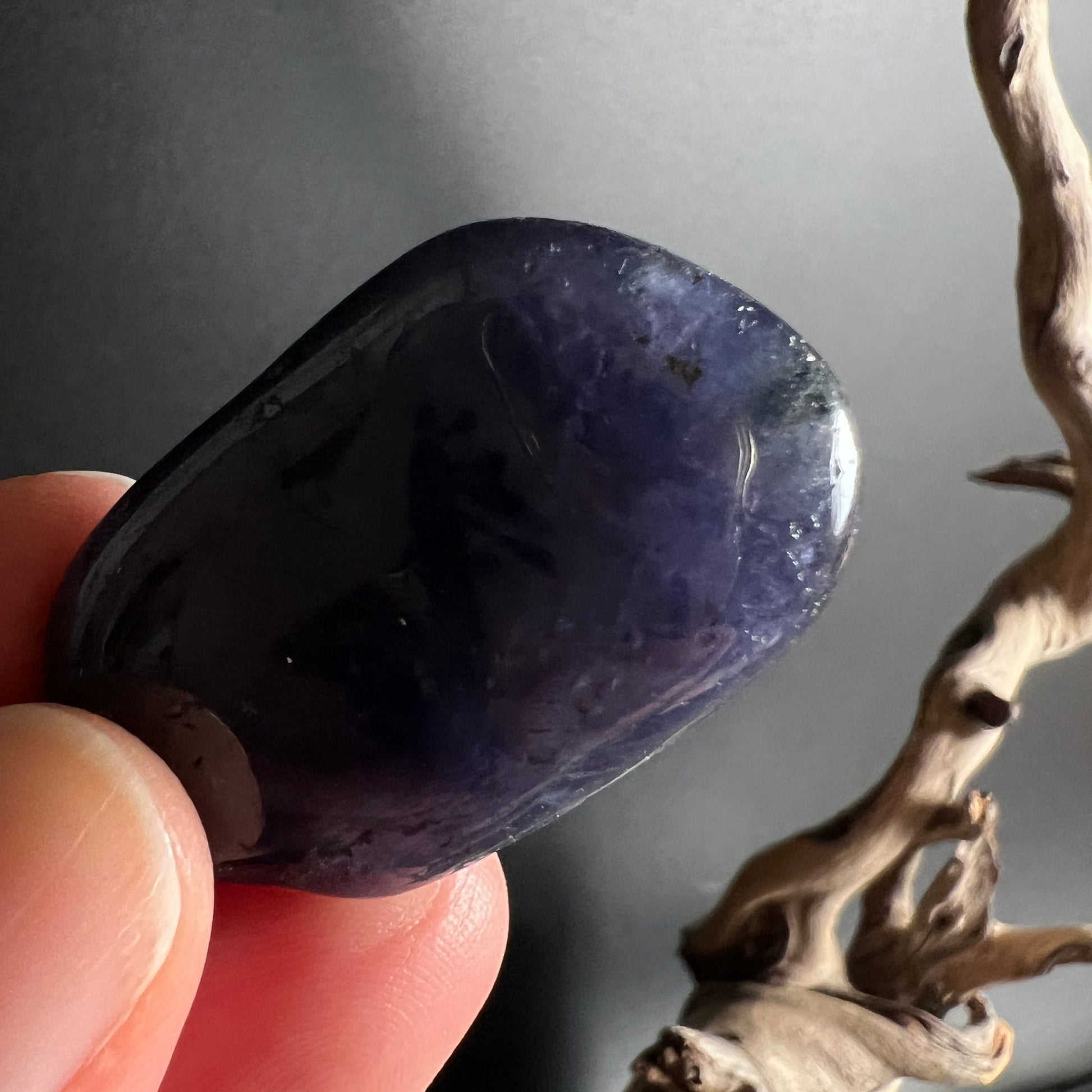 Iolith Einzelstück | tiefblaue Reflexe | Wassersaphir Cordierit | Happy Minerals Kristall
