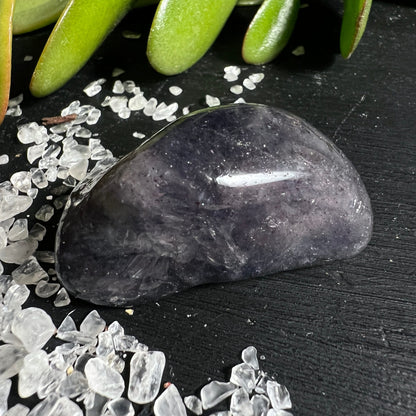 Iolith Wassersaphir | tiefblau schimmernd | natürlicher Cordierit Trommelstein | Happy Minerals