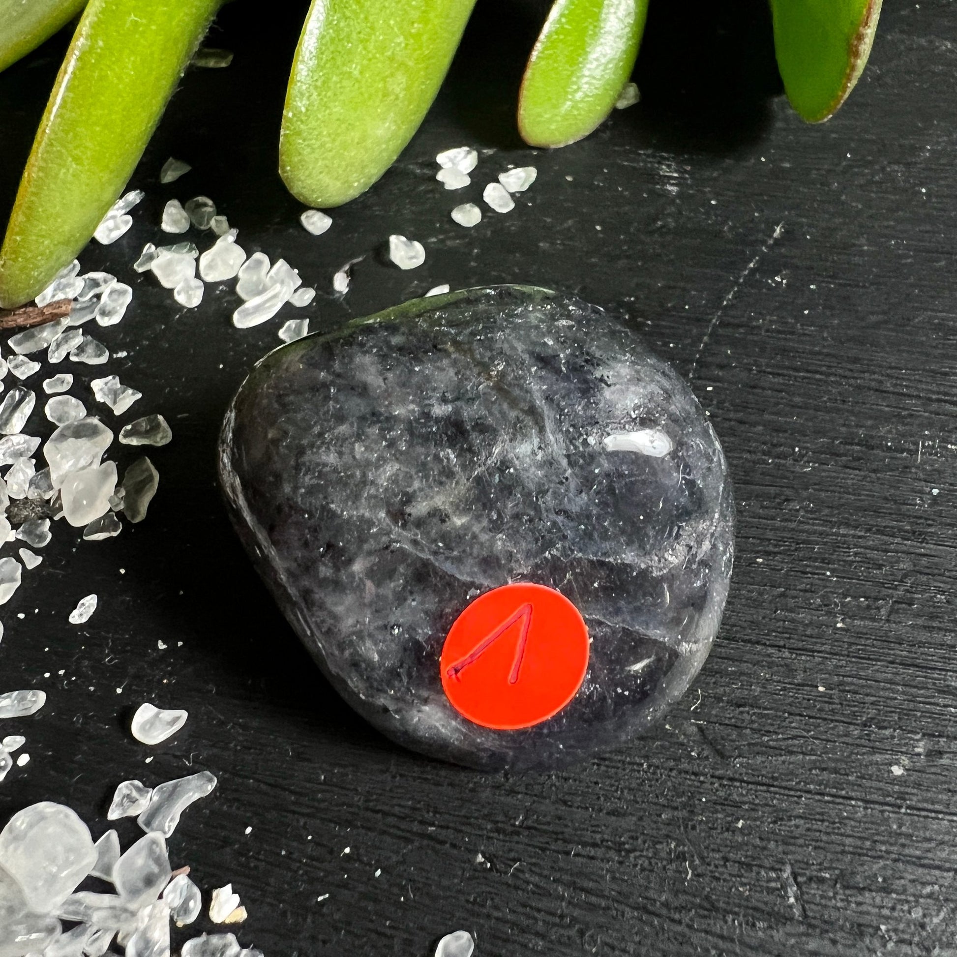 Iolith Trommelstein A | tiefblau schimmernd | indischer Cordierit | Happy Minerals Kristall Shop