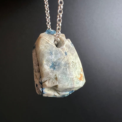kalkstein mit azurit-malachit einschluss | Ansicht 11 | Happy Minerals