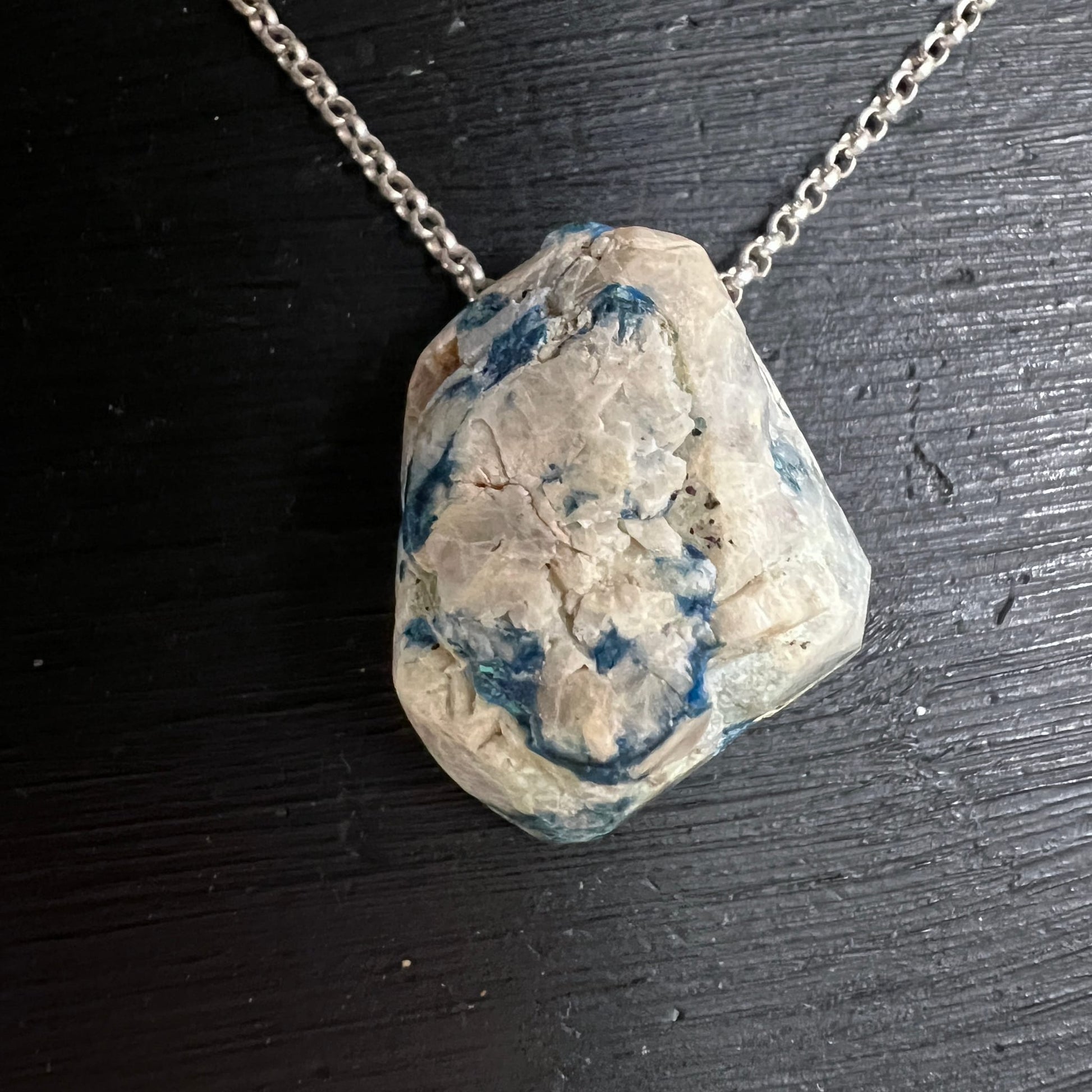 kalkstein mit azurit-malachit einschluss | Ansicht 13 | Happy Minerals