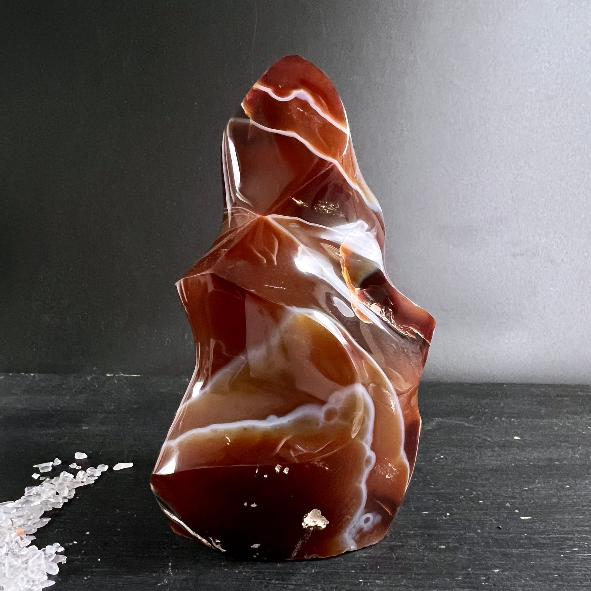 Karneol Flamme Madagaskar | tiefes Rostrot | weiße Bänder | Unikat | Happy Minerals