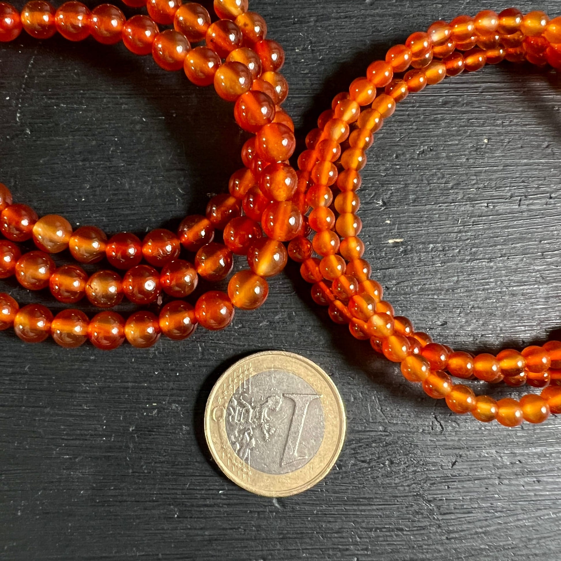 Karneol Kugeln | feuriges Orange | Größenvergleich 1-Euro-Münze | Brasilien | Happy Minerals