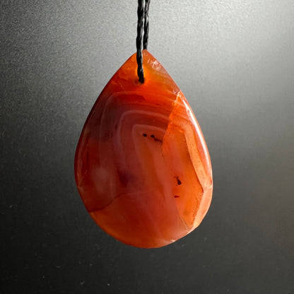 Karneol | Gegenlicht | leuchtend orange | Achatbänder | Einschlüsse | Happy Minerals