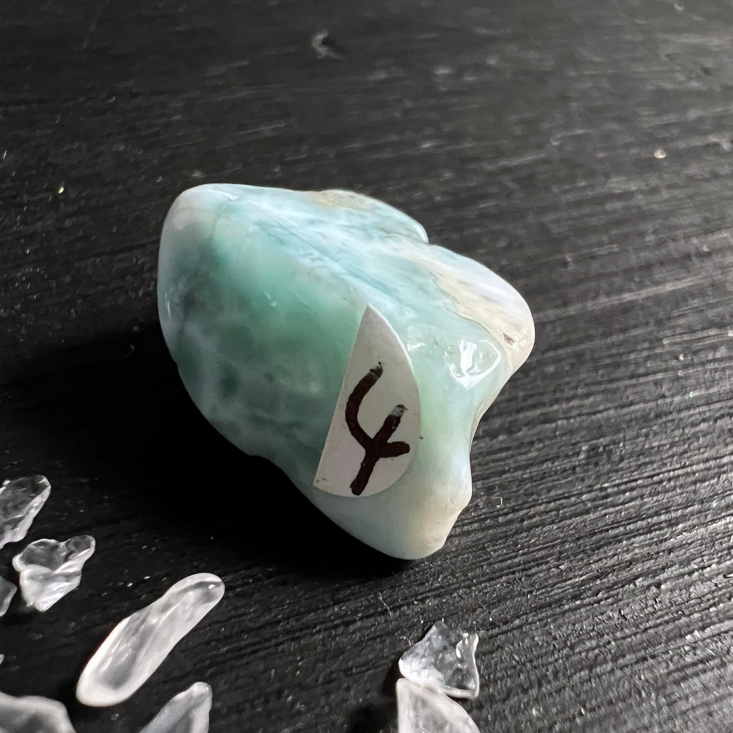 Larimar Trommelstein Variante 4 | frisches Meeresgrün | weiche Rundungen | Happy Minerals