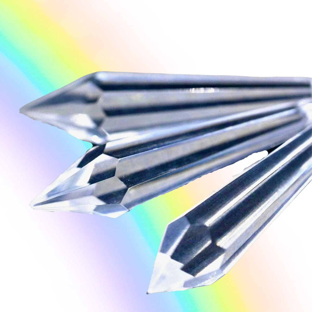 Drei | klare Kristall-Spitzen | im Detail | geometrischer Facettenschliff | Suncatcher | Happy Minerals | Variante 2