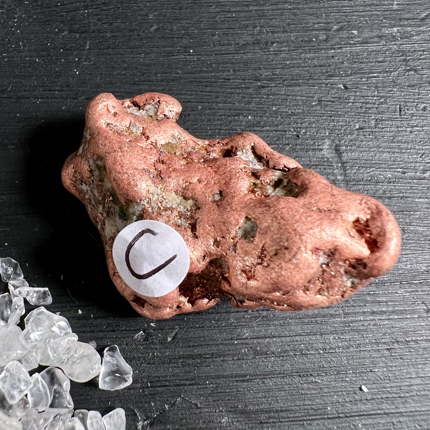 Kupfer-Nugget Variante C | zerklüftete Textur | changierender Kupferschimmer | Happy Minerals