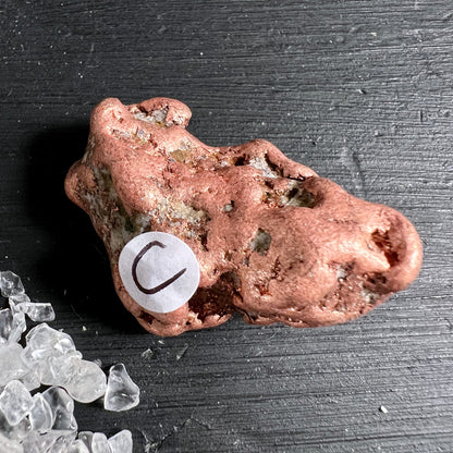 Kupfer-Nugget Variante C | zerklüftete Textur | changierender Kupferschimmer | Happy Minerals