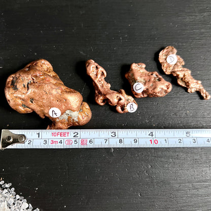 Vier glänzende Kupfer-Nuggets | Keweenaw Michigan | Größenvergleich mit Maßband | Happy Minerals