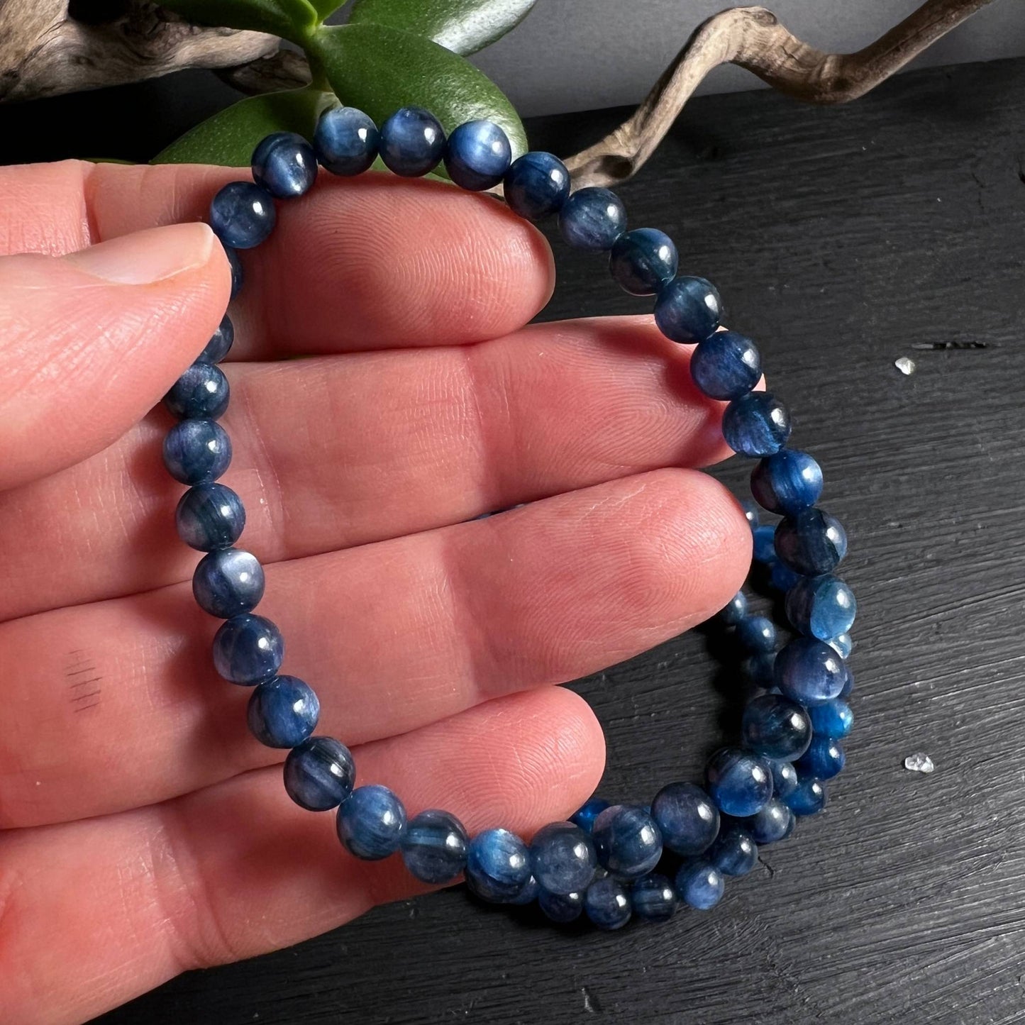 Zwei blaue Kyanit Armbänder 6mm mit natürlicher Maserung