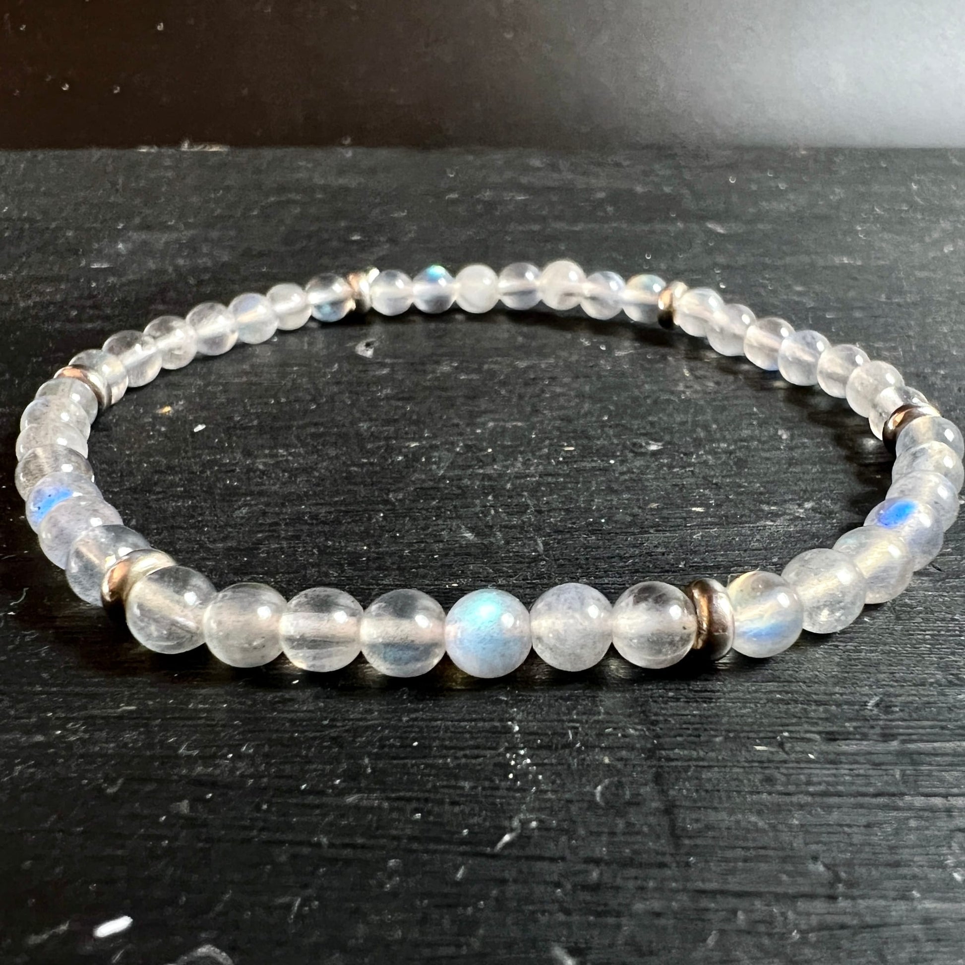 Zarter | Labradorit-Armband | 4mm | schimmernd | Madagaskar | rhodiniertes Silber | Unikat | Happy Minerals