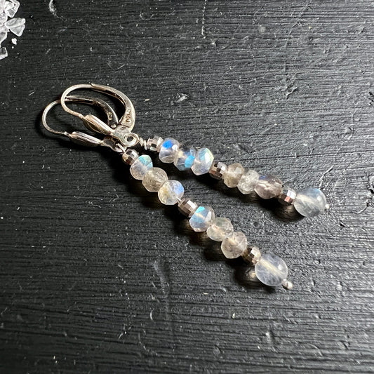 Labradorit Ohrringe | funkelnde Facetten | blauer Schimmer | Klappbrisur 925 Silber | Happy Minerals